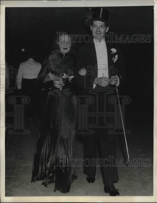 1935 Press Photo George Shermn Jr & Katherine Barker at Madison Square-Historic Images