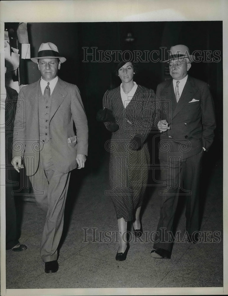 1933 Press Photo Helen Vogel Stern Brings $4 Million Suit Against Husband - Historic Images