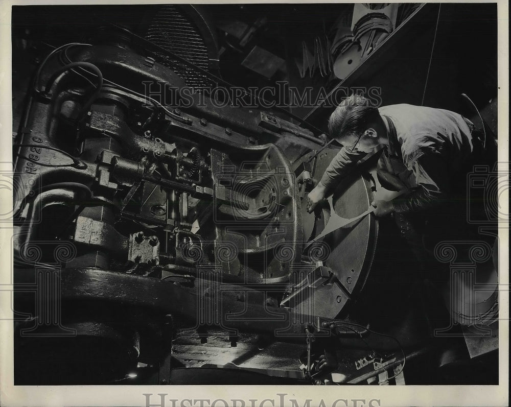 1940 Press Photo Phototroller, Safety Apparatus, Westinghouse - Historic Images