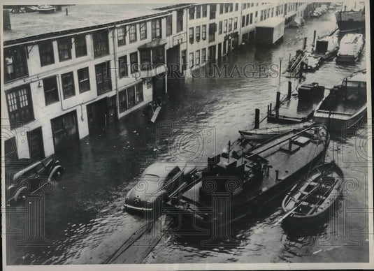 1947 Press Photo Rain & High WInds in Wharf Area in Boston - Historic Images