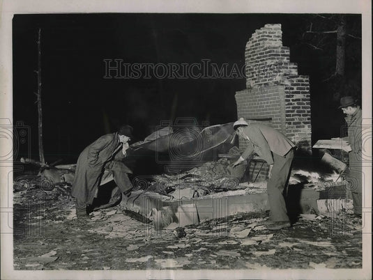 1939 View Of Cottage After Fire Where Father & Children Perished - Historic Images