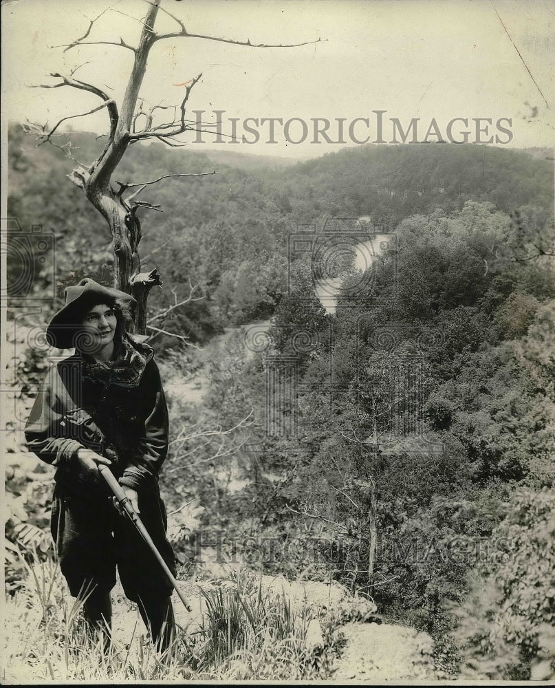 1928 Press Photo Miss Marian Rymers at Sunken Mines ranch - Historic Images