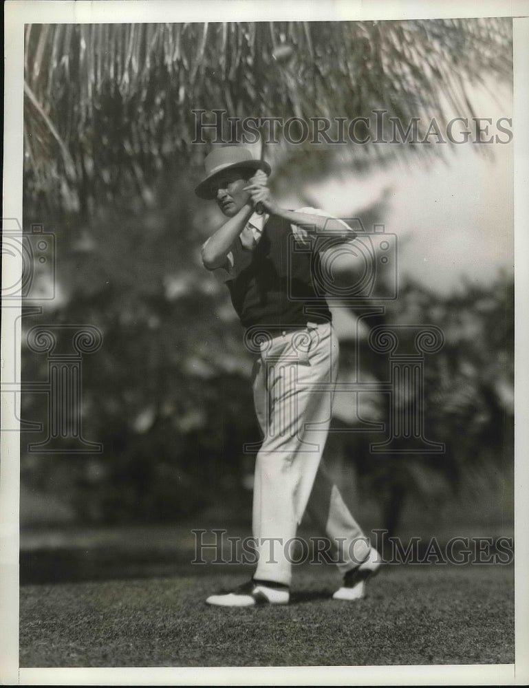 1935 Sir Humphrey DeTrafford House Guest Of Governor Playing Golf - Historic Images