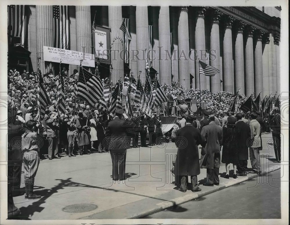 1943 Press Photo War Workers Bond Rally at General Post Office in New York. - Historic Images