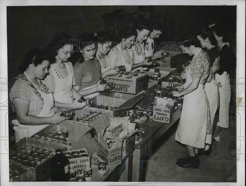 1947 Press Photo Goshen College Coeds Working At Baby Food Factory In Goshen - Historic Images