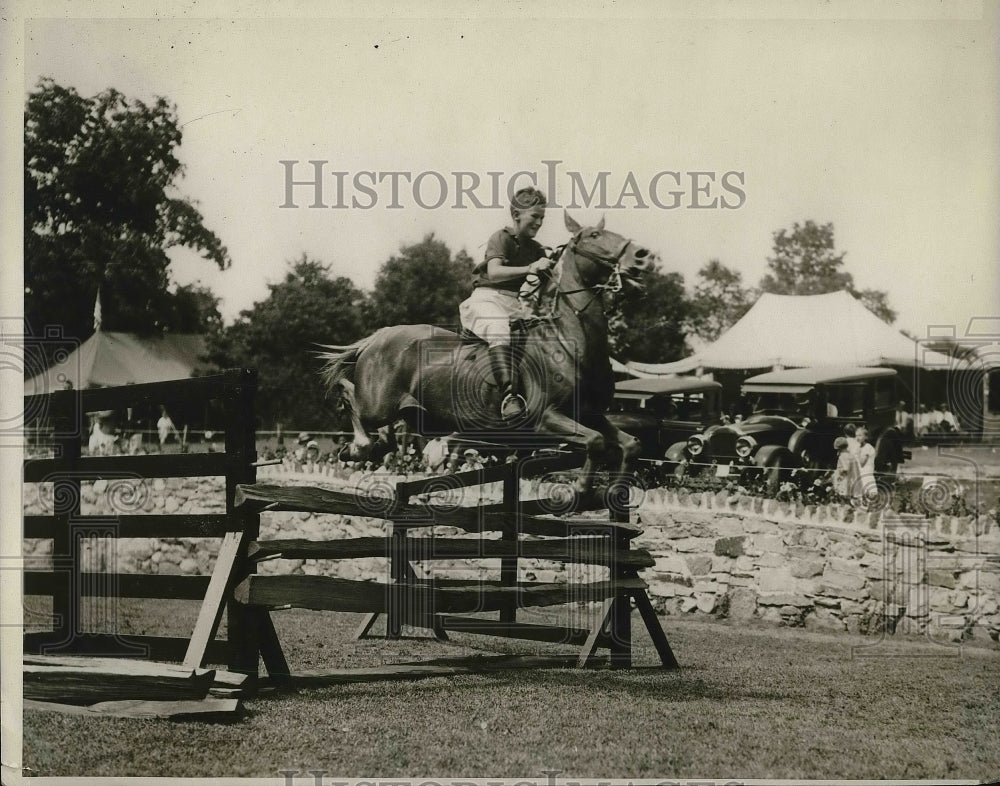 1929 Press Photo Harold Spelke on Sonny Boy in Children&#39;s Jumping Class - Historic Images