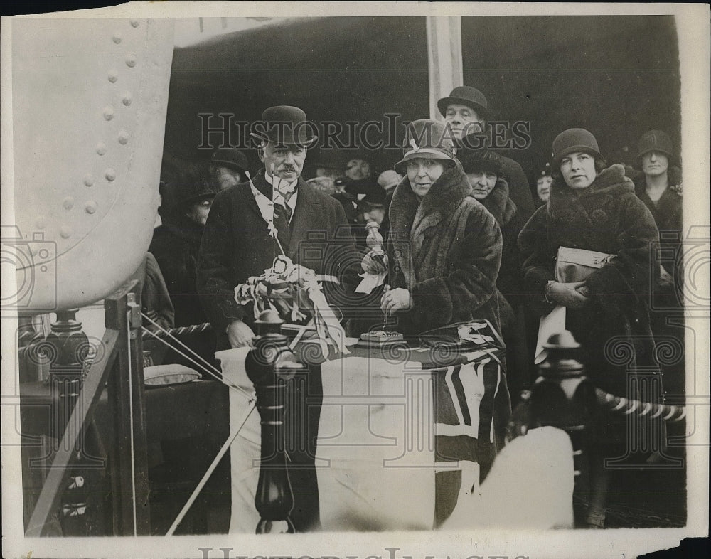 1929 Press Photo Countess of Leicester Cutting Cord to Launch Norfolk Cruiser - Historic Images