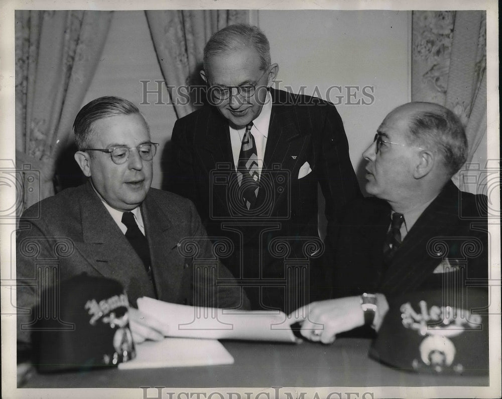 1947 George Rowe,Everett Jacocks,Walter S. Jeffries Conferring - Historic Images