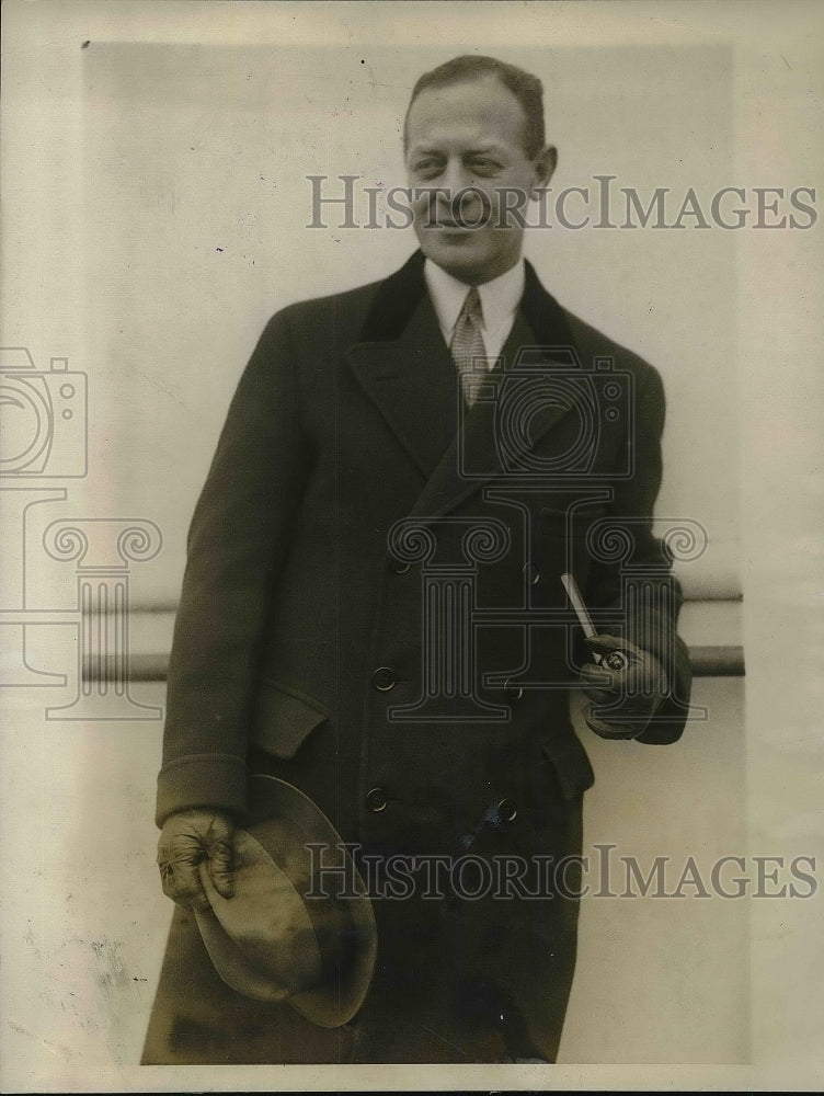 1926 Press Photo Charles Schwartz, owner of English Grand National winner - Historic Images