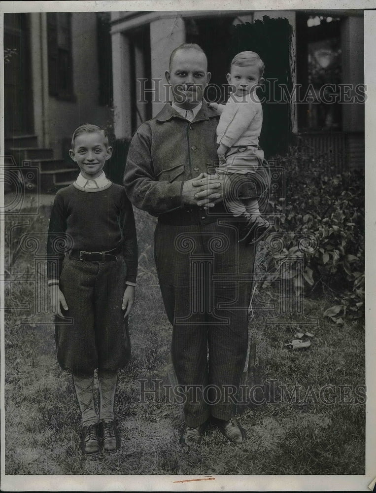 1933 Press Photo Oscon Zimmerman w/ his two young sons - Historic Images