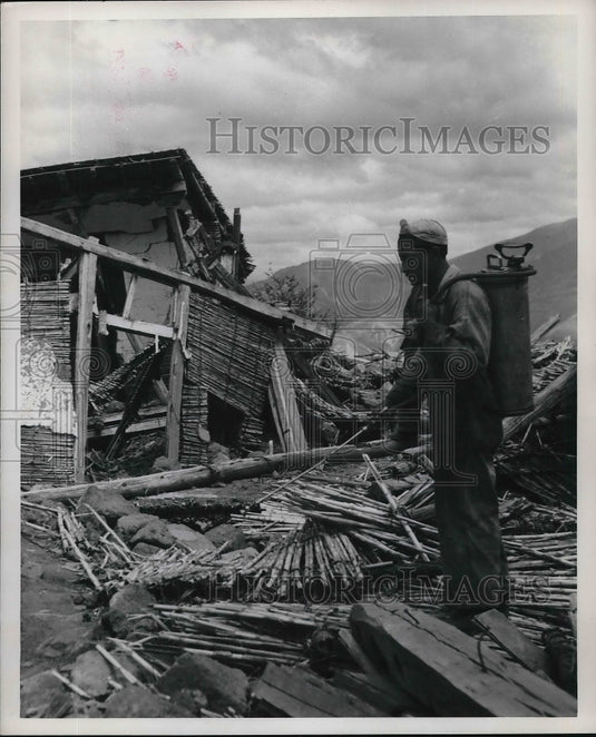 1950 UN Health agency sprayed earthquake torn Ecuador against - Historic Images