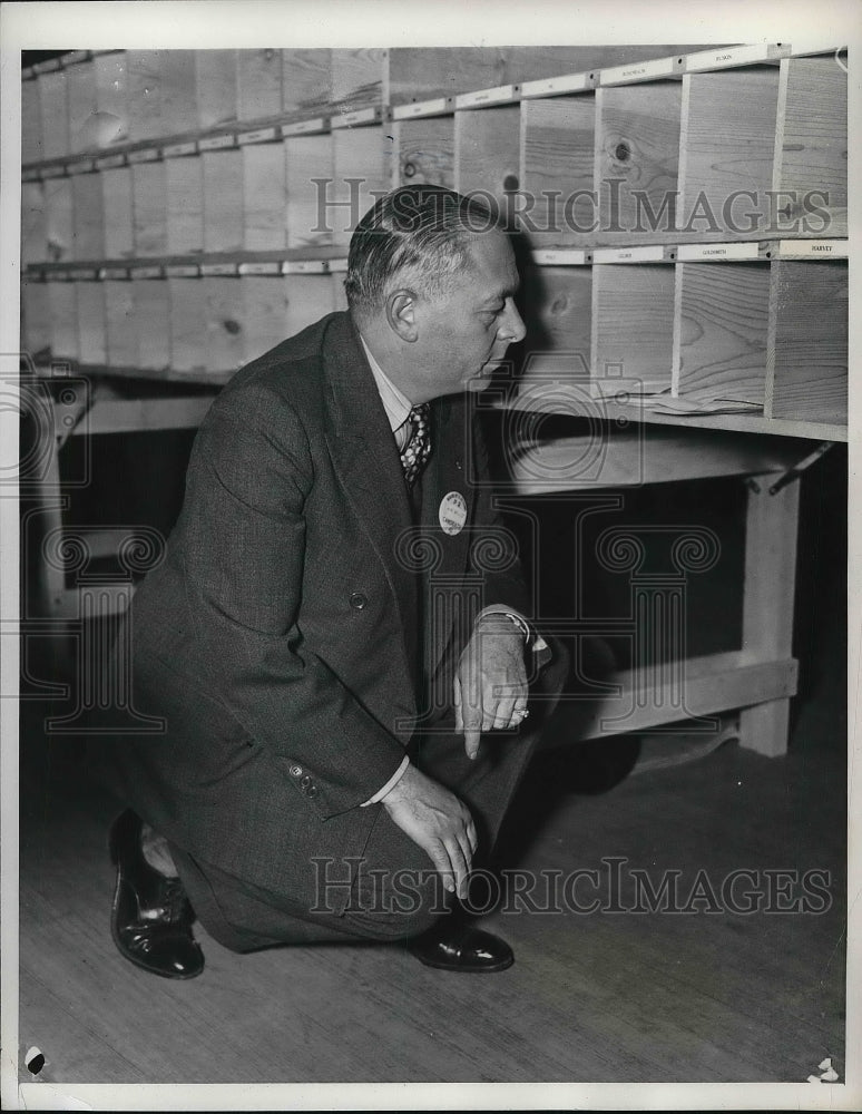 1937 Press Photo Joseph Goldsmith, running for councilman at the ballot boxes - Historic Images