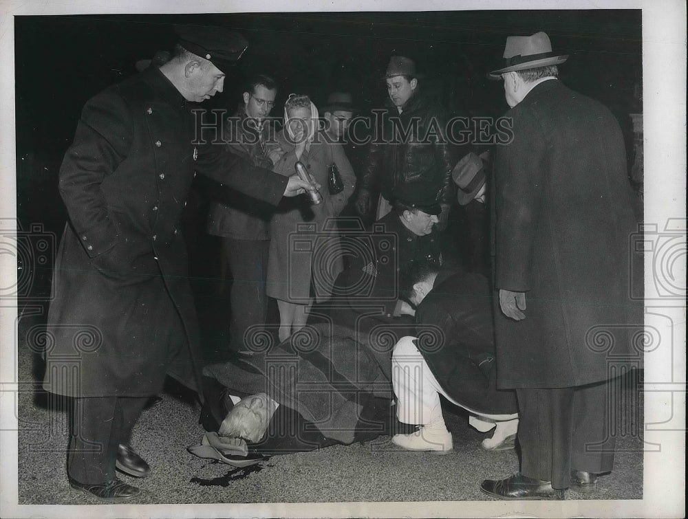 1946 Stanley Zawrotny Mrs. James Flyn New York struck by car injury - Historic Images