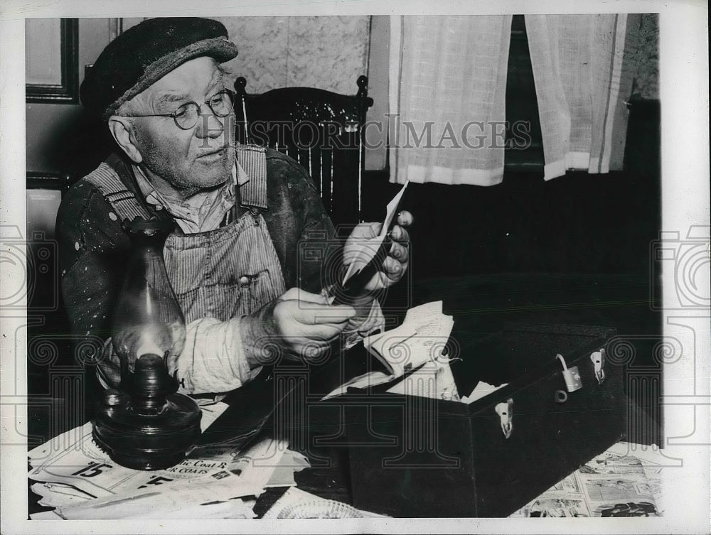 1946 Press Photo Frank Ramiker Franklin farmer swindled out of 3k on birthday-Historic Images