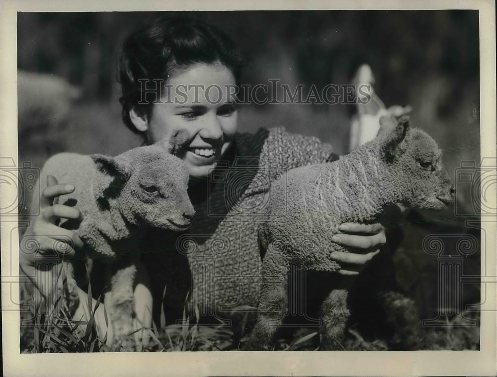 1934 Press Photo Betty Righetti Shepherdess for 4H Club-Historic Images