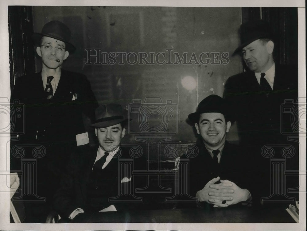 1939 Press Photo Detectives OF Osborne &amp; Jack Bryant Nab Mysterious Caller - Historic Images