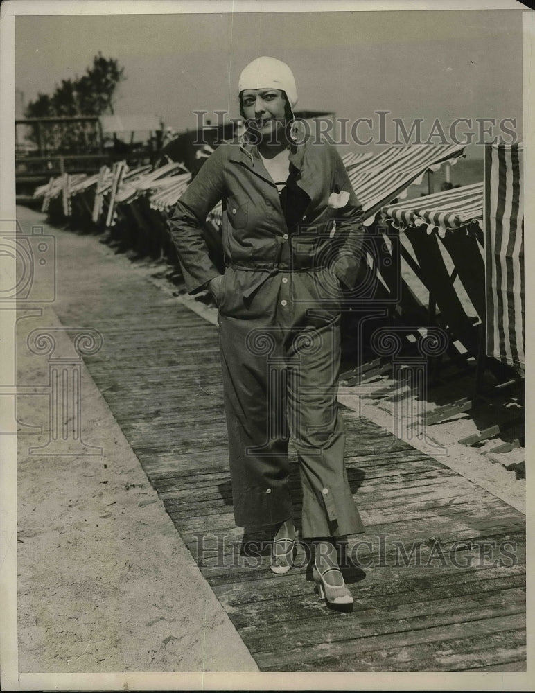 Mrs Comfort Broun of NYC in beach pajamas in Fla. - Historic Images