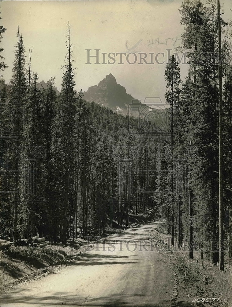 1941 Press Photo Index Peak seen from Redlodge at Shoshone Natl Forest, Wyo. - Historic Images