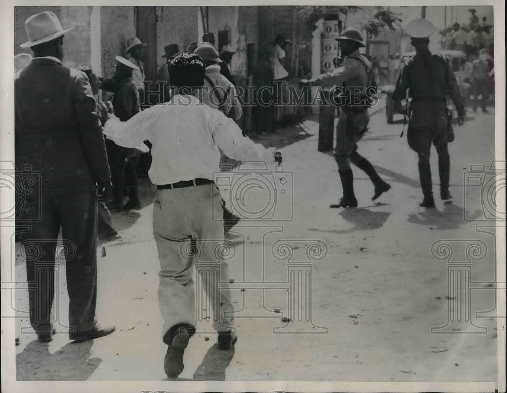 1940 Press Photo Mexican Police Quell Riot Between Almazan &amp; Camacho Supporters - Historic Images