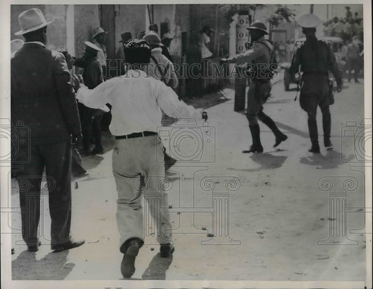 1940 Press Photo Mexican Police Quell Riot Between Almazan & Camacho Supporters - Historic Images