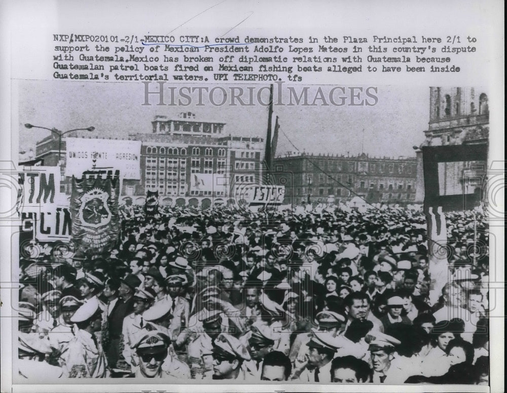 1959 Crowd Demonstrates In Support Mexican Pres Adolfo Lopez Mateos - Historic Images