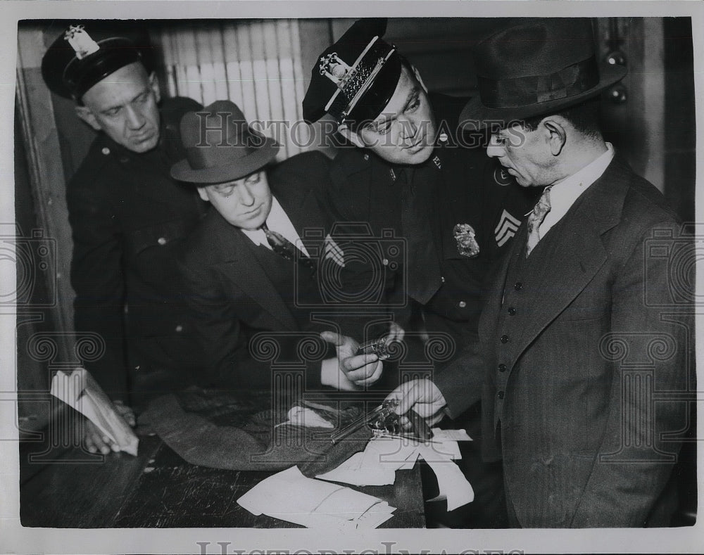 1935 Press Photo Marks Zarnow, Patrolmen A. E. Campbell and D. G. Campbell - Historic Images