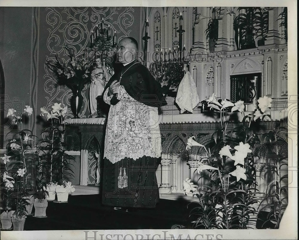 Press Photo Francis Cardinal Spellman in the Church of the Holy Ghost, pleads - Historic Images