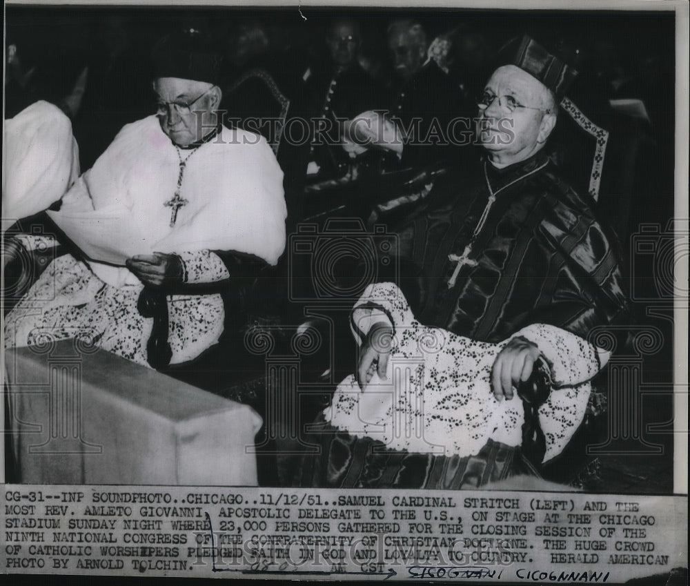 1951 Press Photo Samuel Cardinal Stritch and Rev. Giovanni at Chicago Stadium - Historic Images