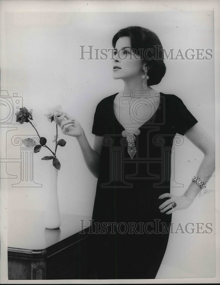 1958 Press Photo Women&#39;s Formal Pin on Evening Dress-Historic Images