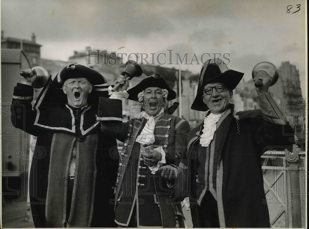 1969 Press Photo Town Criers - Historic Images