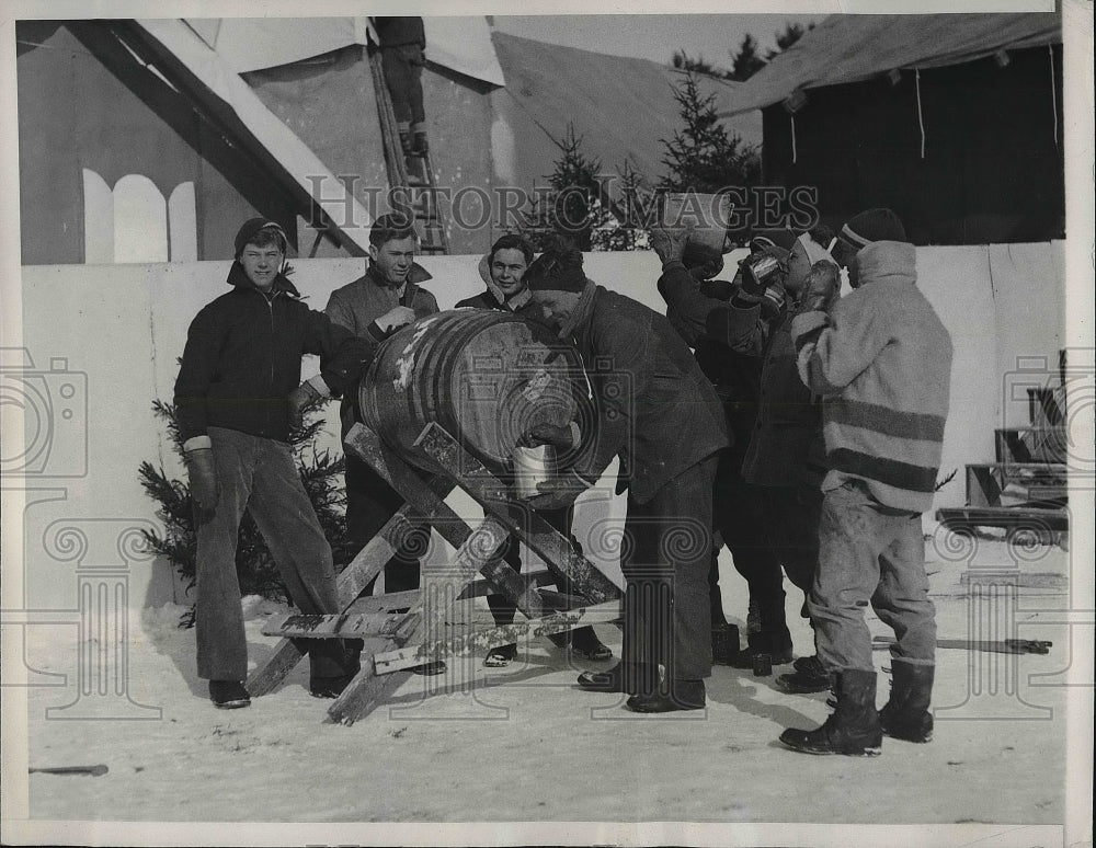 1933 Press Photo Dartmouth Outing Club members at Winter Carnival - Historic Images