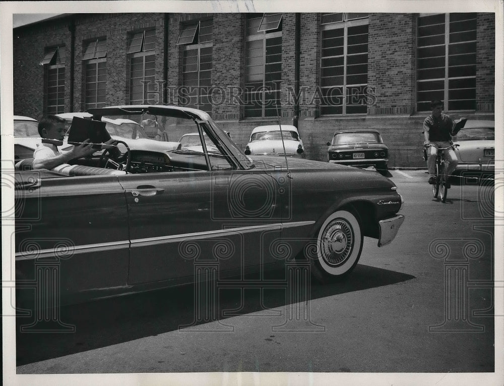 1961 Press Photo Jerry Dunagan, Ed Barron, at the University of Texas - Historic Images