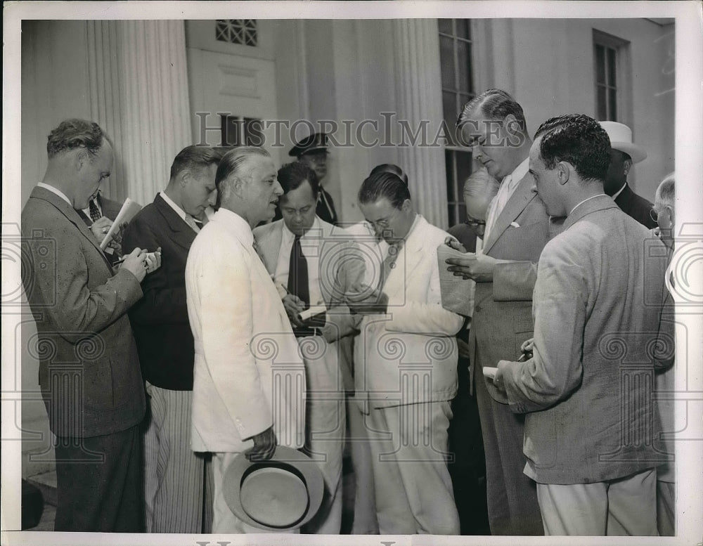 1935 Press Photo Governor Martin L. Davey, Ohio, with White House Reporters - Historic Images