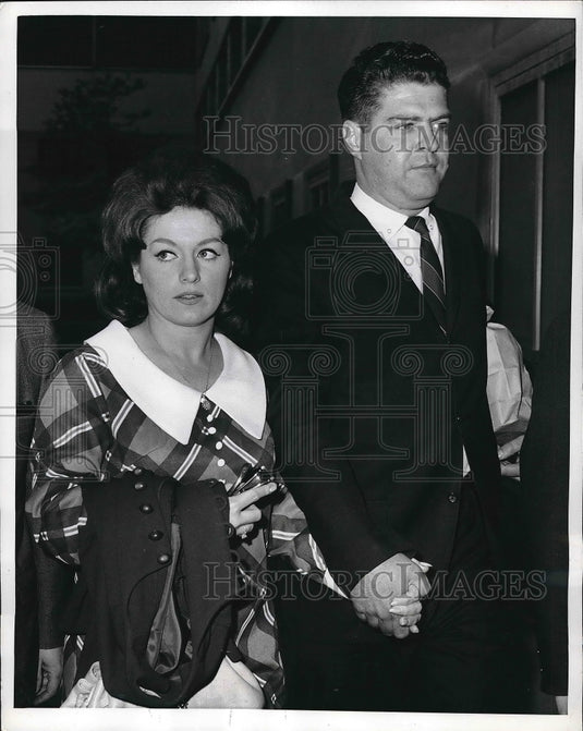 1968 Press Photo Mr & Mrs Edmund Crimmins Arrive In Court For Jury Selection - Historic Images