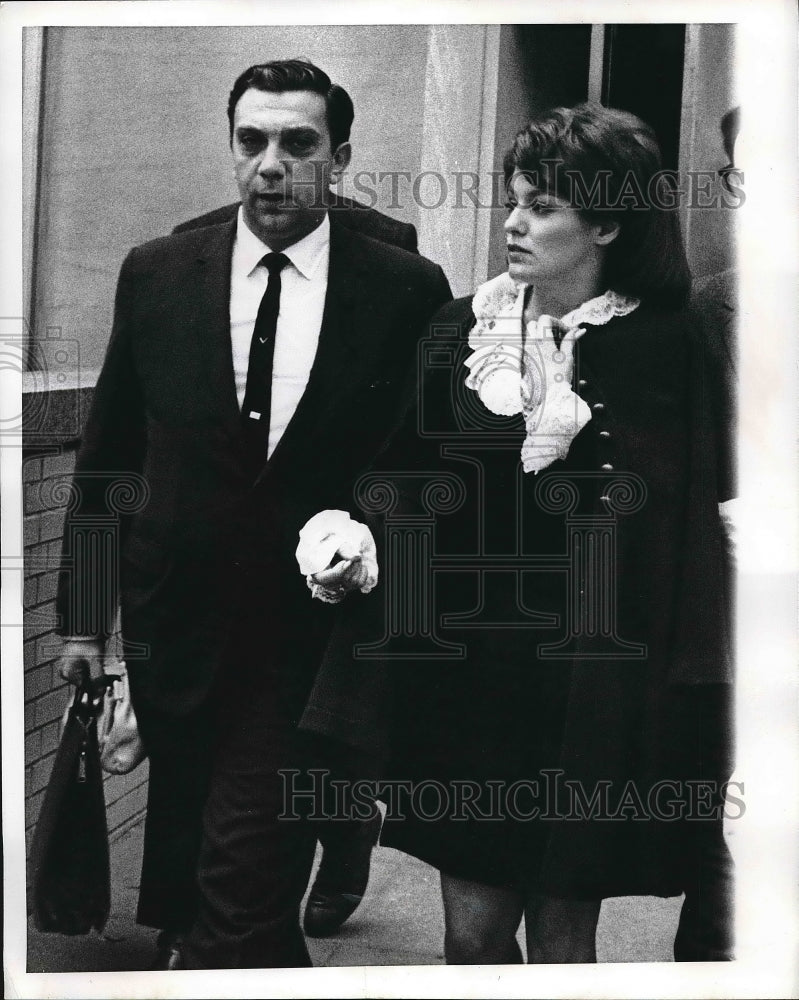 1968 Press Photo Alice Crimmins Leaves Queens Supreme Court With Attorney-Historic Images