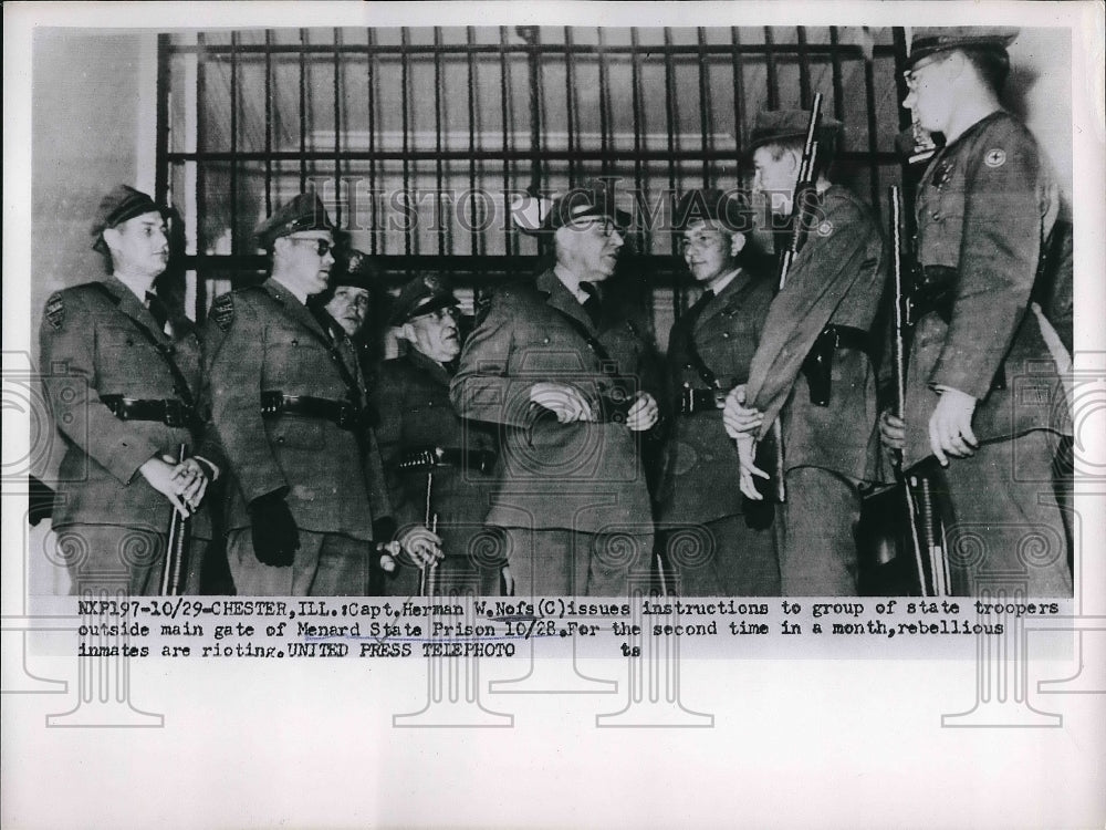 1952 Press Photo Capt. Herman W. Nofs Issues Instructions at Menard State Prison - Historic Images