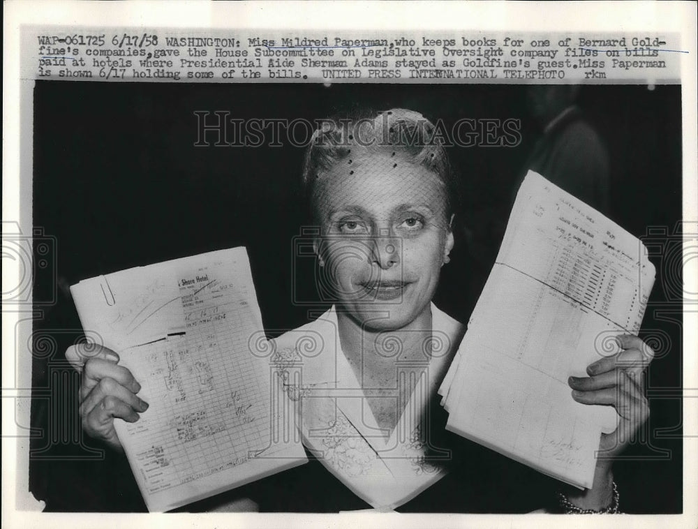 1958 Press Photo Mildred Paperman Submitting Files for House Subcommittee Trial - Historic Images