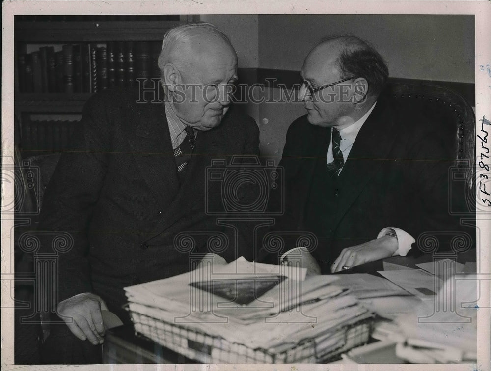 1937 Press Photo DA Matthew Brady conferring w/ Superior Court Judge George - Historic Images