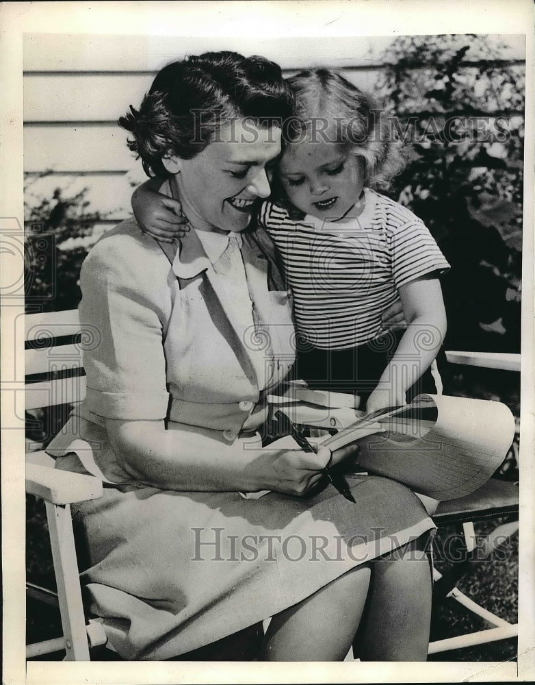 1941 Geraldine Bone Zorbaugh soon to graduate from NYU school - Historic Images