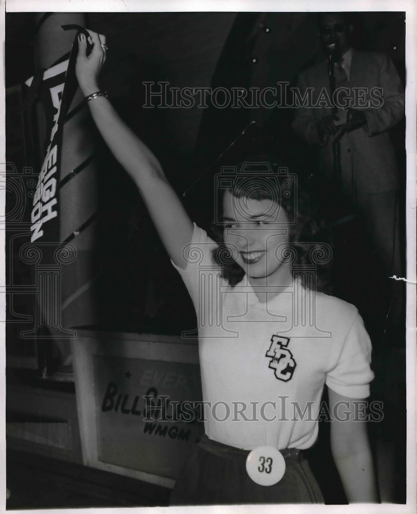 1954 Press Photo Evelyn L. Giger of Fairleigh Dickinson College - Historic Images