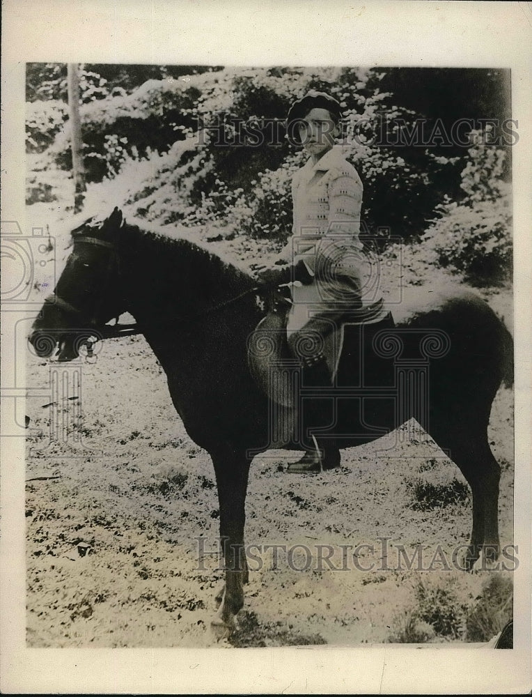 1927 Archduke Robert Zita Riding Horse in Lequeitio, Spain - Historic Images