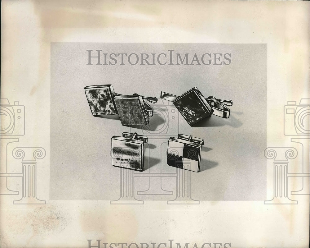 1962 Press Photo Cufflinks - Historic Images