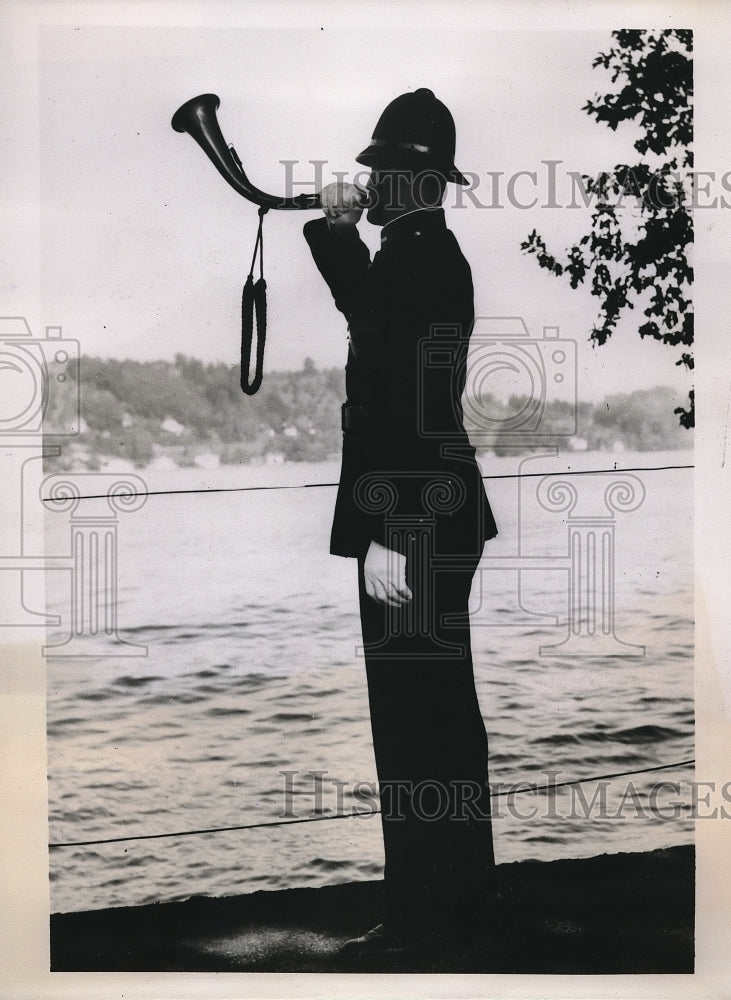 1938 Press Photo Lucerne policeman signaling vessels not to approach the - Historic Images