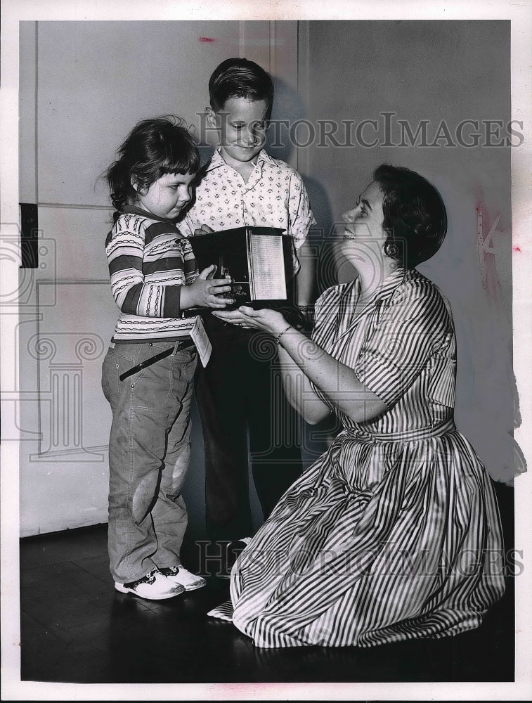 1960 Dolores Schmidt, Jimy Veverka &amp; Nancy Sallaghe involved in - Historic Images