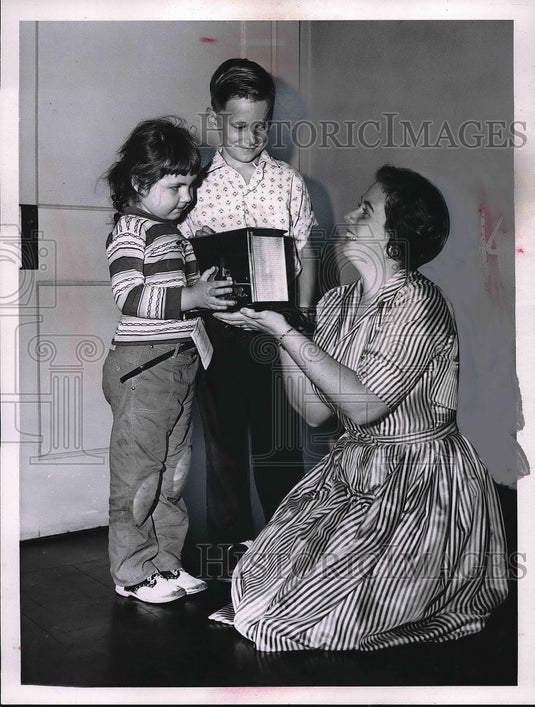 1960 Dolores Schmidt, Jimy Veverka & Nancy Sallaghe involved in - Historic Images