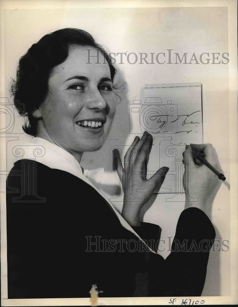 1936 Thelma Hogewell after passing the California state Bar exam - Historic Images