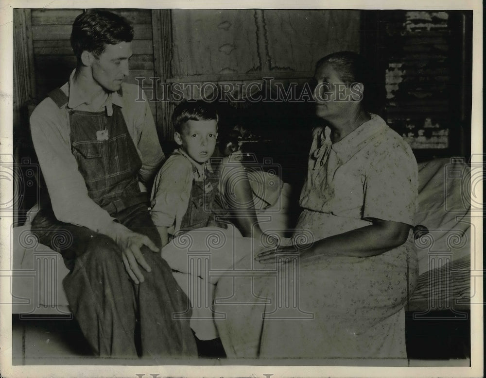 1934 Press Photo Wallace Doyle Sharp Jr. with Father and Mrs. Pearl Sharp - Historic Images