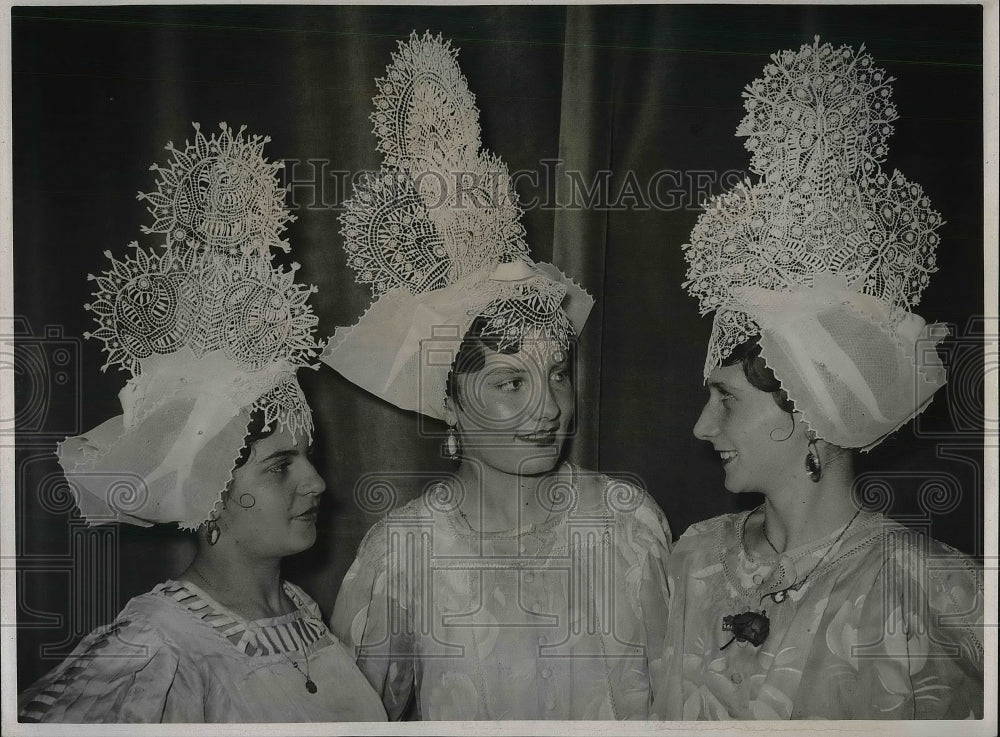 1938 Press Photo Girls From Sables d&#39;Ollenne Wear Traditional Headdress - Historic Images