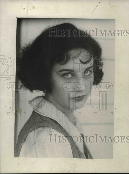 1924 May Bradfield, Sec'y, Steno etc., Coast Bureau NEA - Historic Images