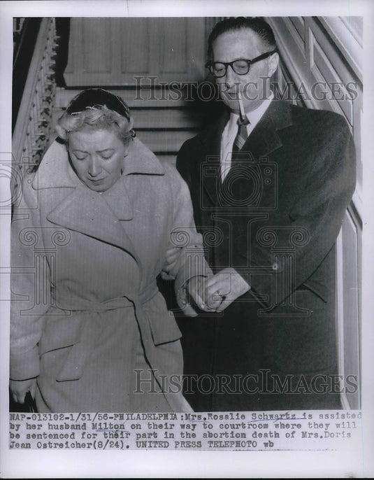1956 Press Photo Mrs. Rosalie Schwartz, her husband Milton, on way to courtroom - Historic Images